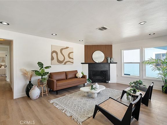 3rd image of 915 N Pasadena Ave