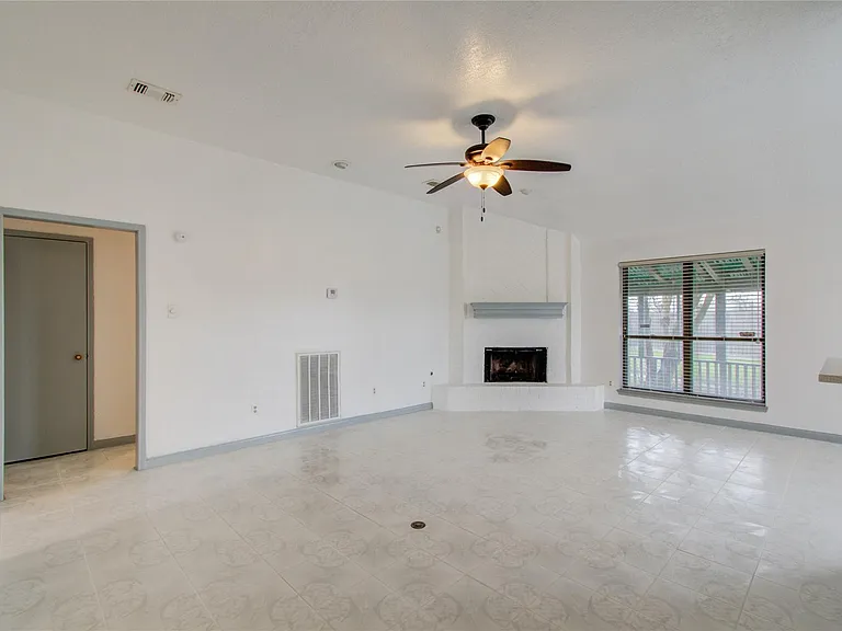 2538 Knights Cir — Photo 9