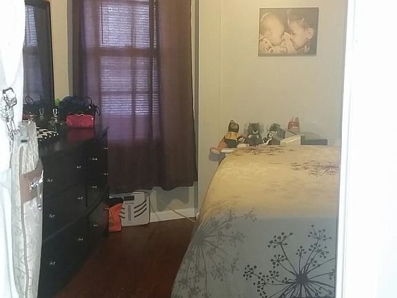 Bedroom 1 / Master