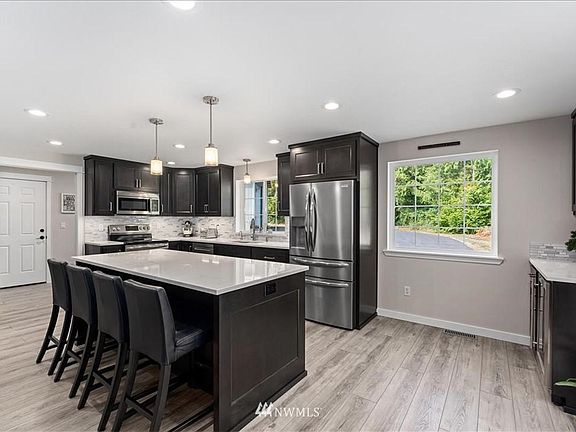 3rd image of 3725 188th St NW