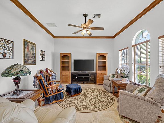 5th image of 3902 SW Laidlow Street