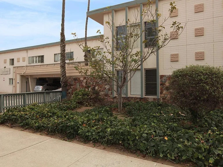 1465 Grand Ave — Photo 36