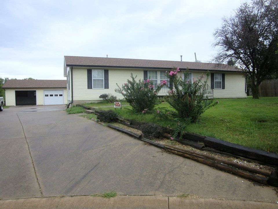 1st image of 1321 N Cherry St