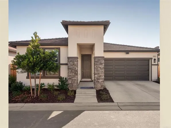 6217 E Mia Dr, Fresno, CA 93727