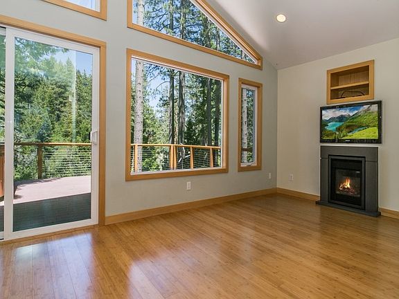5th image of 350 Jackpine St