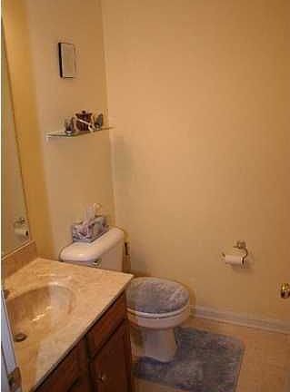 Half Bath of the 1st level.