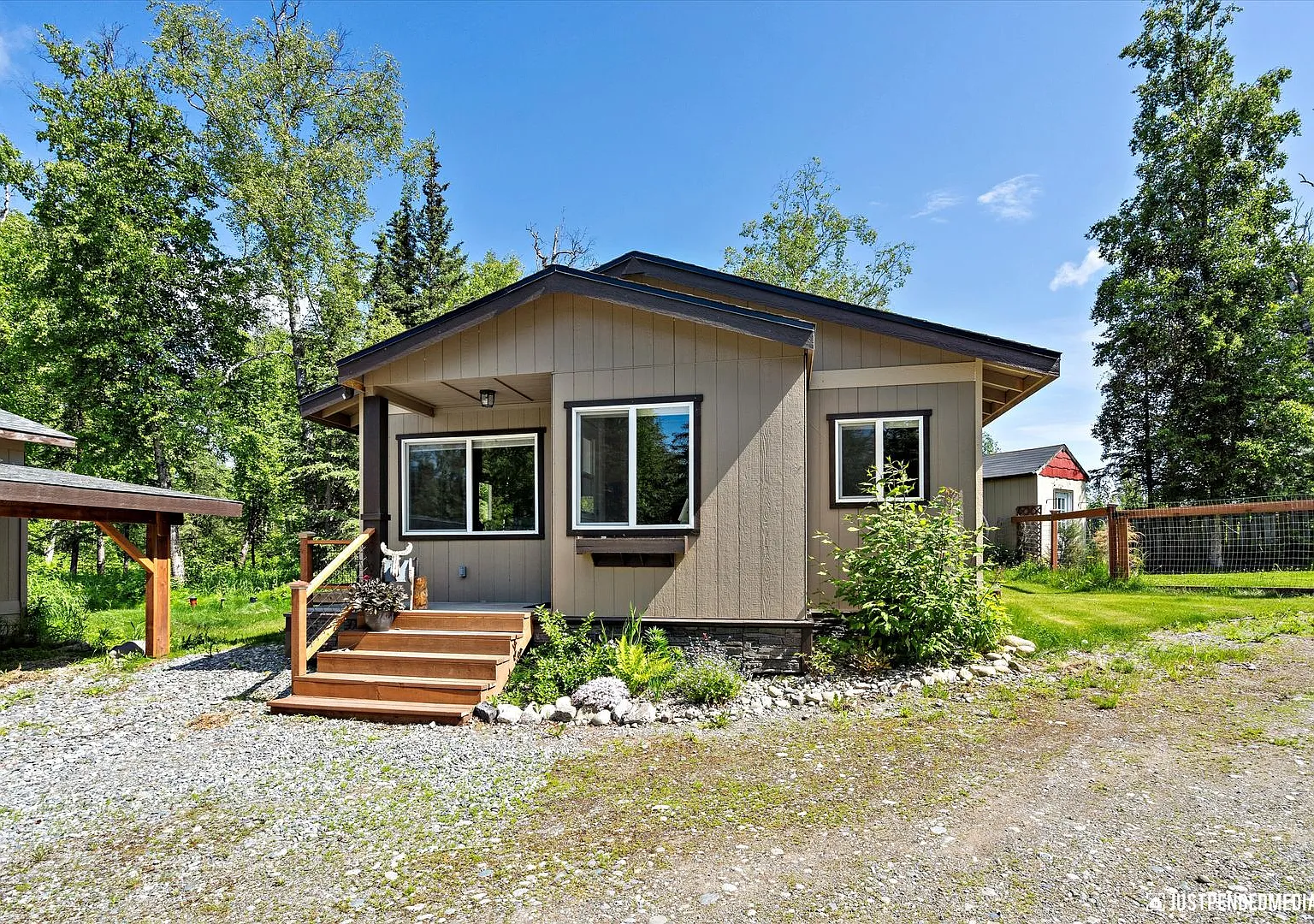 Cute 1 Bedroom + 1 Bathroom W/ Office - Utilities Included & Fully Furnished! — Photo 1