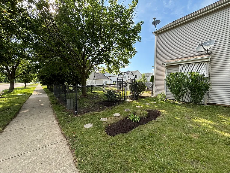 2477 Hillsboro Ln — Photo 16