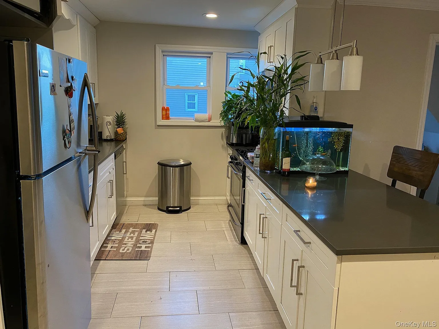 3 bed, 2.0 bath, 1350 sqft, $3,800 — Photo 4