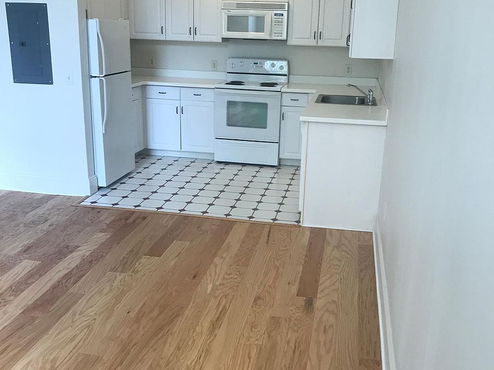 1st image of 8 Lincoln St APT 111