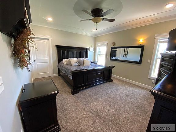 3rd image of 4873 E Rockwood Ave