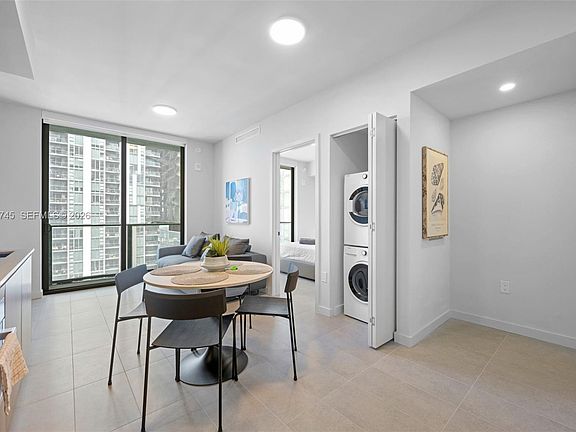4th image of 121 NE 5th St Unit 3006