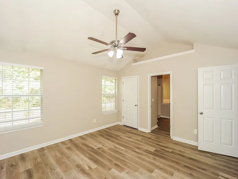 5584 Bluegrass Dr — Photo 11