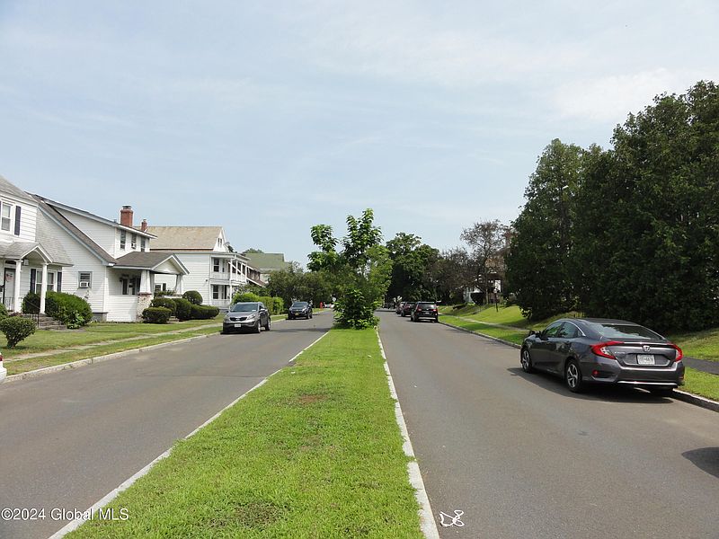 2nd image of 286 6th Avenue