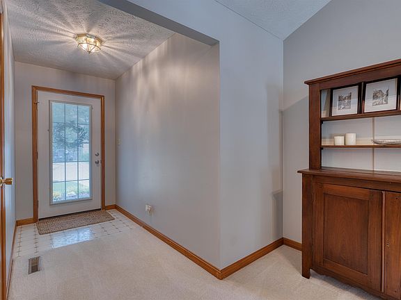 2nd image of 3027 Cascade Dr
