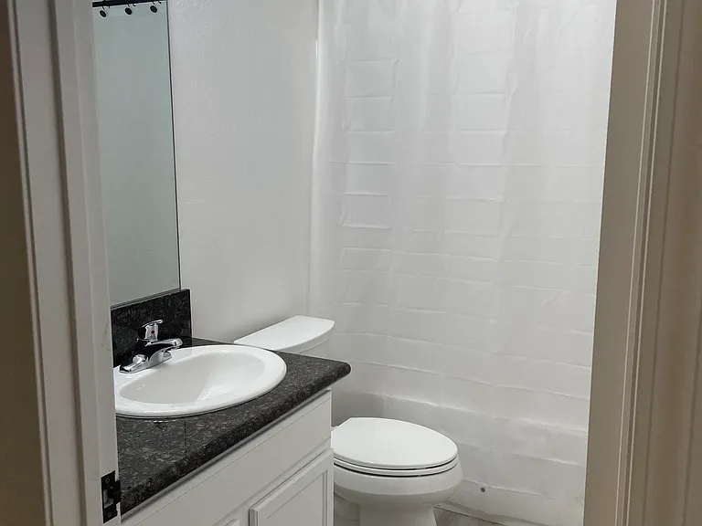 713 Salazar Ave — Photo 7