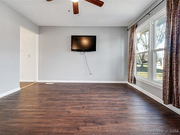 2nd image of 202 Venetian Way