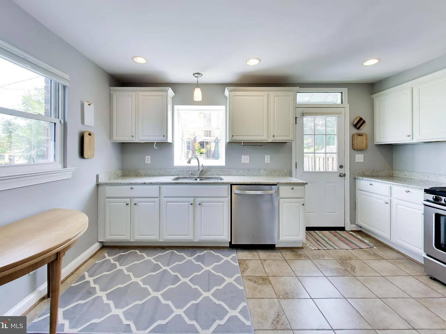 2 bed, 1.0 bath, 1296 sqft, $2,795 — Photo 4