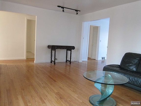 2nd image of 259 Tremont Ave