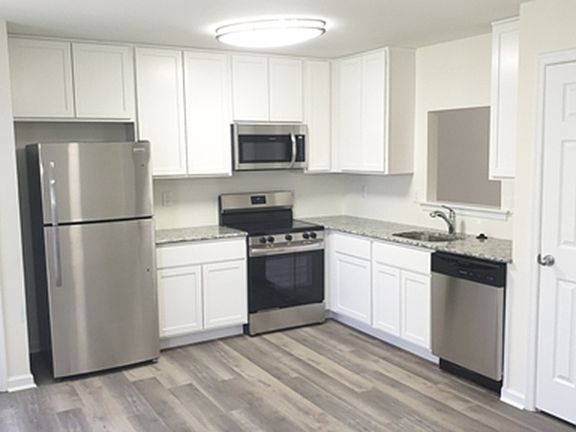 4th image of 7 Saddle Ridge Ct