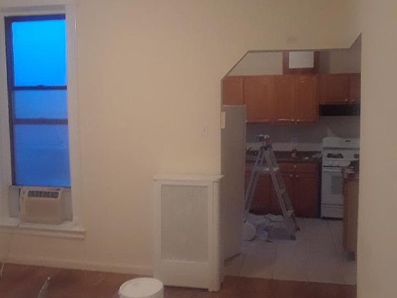 5th image of 87 E 235th St