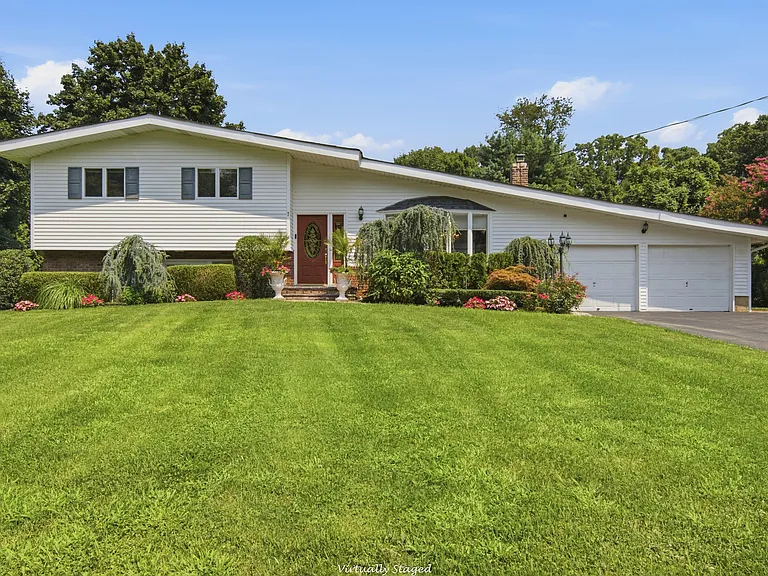 7 Laurie Pl — Photo 2