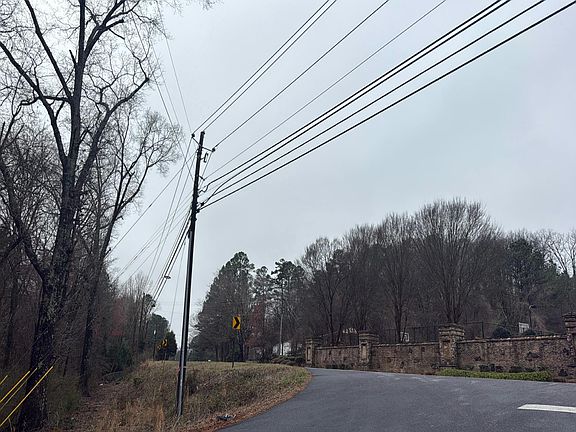 4th image of 12 Vaughn Rd NE