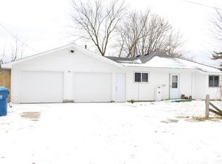 558 W Jessie Rd, Sanford, MI 48657