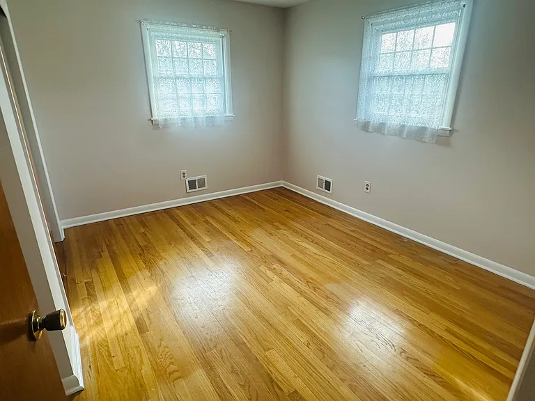 672 Providence St — Photo 6