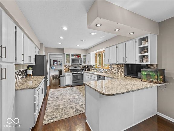 3rd image of 2560 N Richard Dr