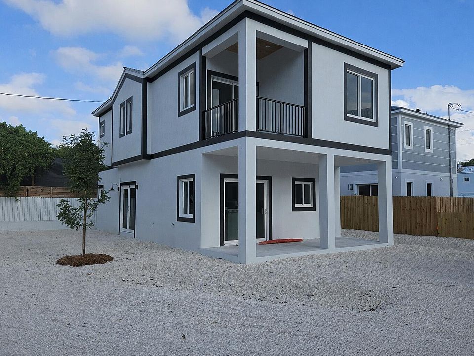 1st image of 2 Buttonwood Dr