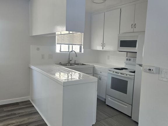 2nd image of 336 Orange Ave APT 4