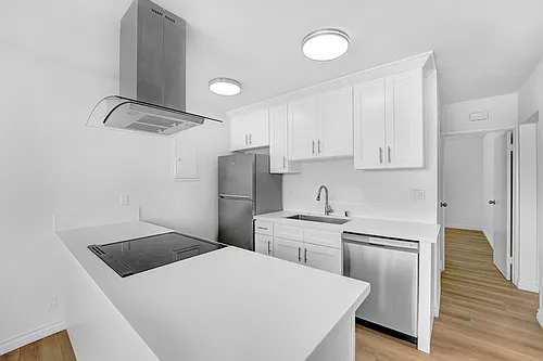 1002 12th St in Santa Monica - North of Wilshire Blvd! Photo 1