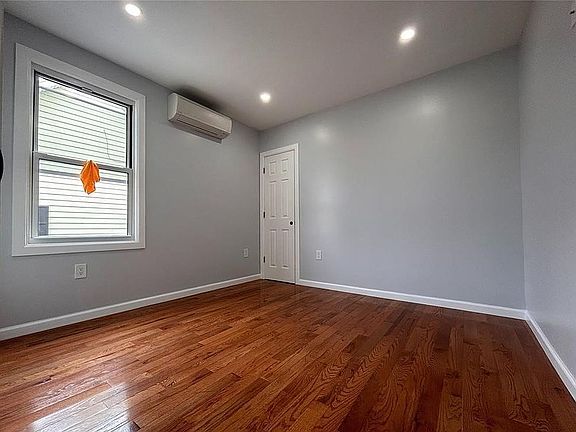 5th image of 6921 49th Ave