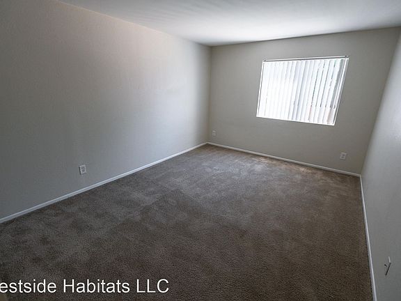 5th image of 6651 Haskell Ave #203