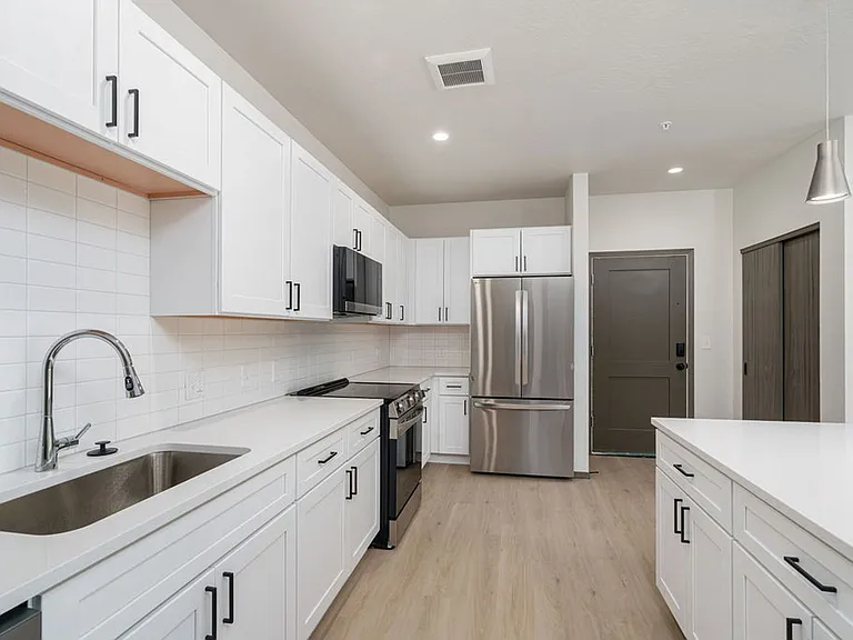 The Vistas Apartments at Beacon Hill — Photo 24