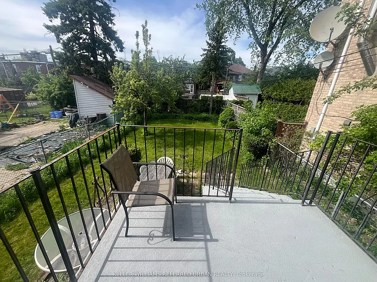 222 Mortimer Ave #MAIN — Photo 8