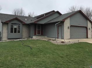 424 N Linwood Ct, Sioux Falls, SD 57103