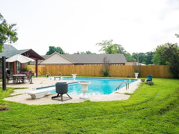 5th image of 1302 Windover Ln