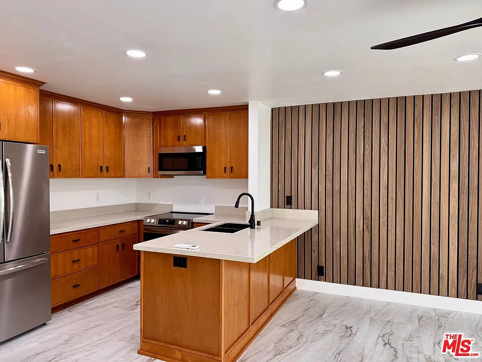 1 bed, 1.0 bath, 727 sqft, $4,190 — Photo 3