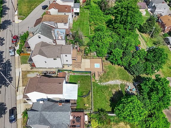 2nd image of 3003 Cobden St