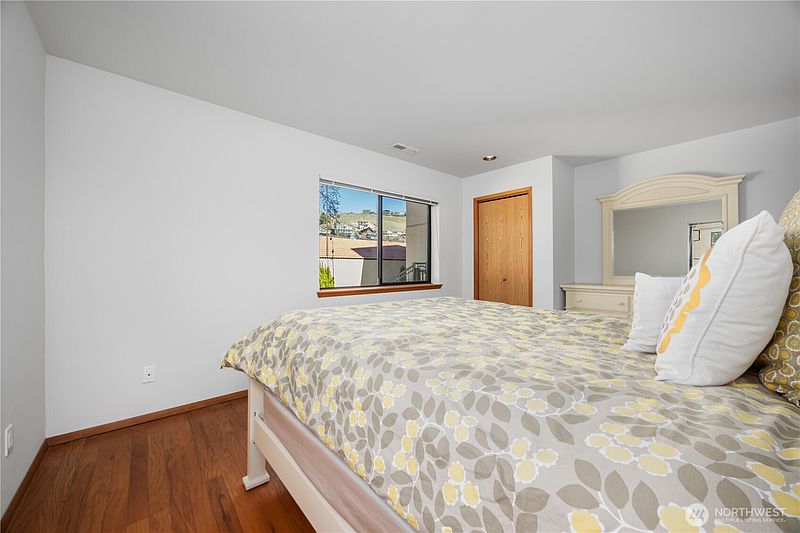 5th image of 100 Lake Chelan Shores Drive #18-8