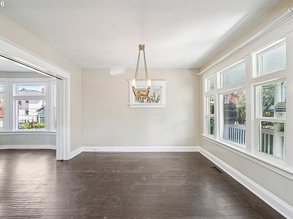 5th image of 2451 SE Yamhill St