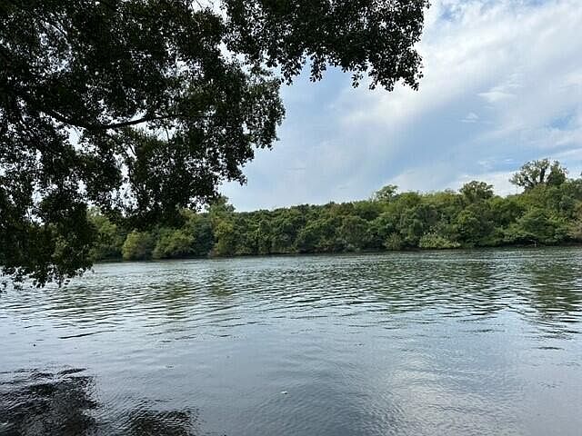 2nd image of 107 Savannah Pointe