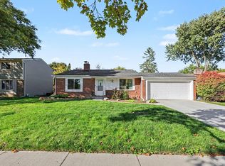 2923 Quartz Dr, Troy, MI 48085