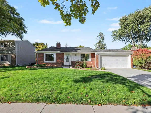 2923 Quartz Dr, Troy, MI 48085