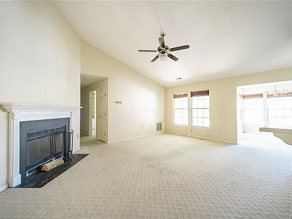 3rd image of 3112 Wallaby Trce APT 512