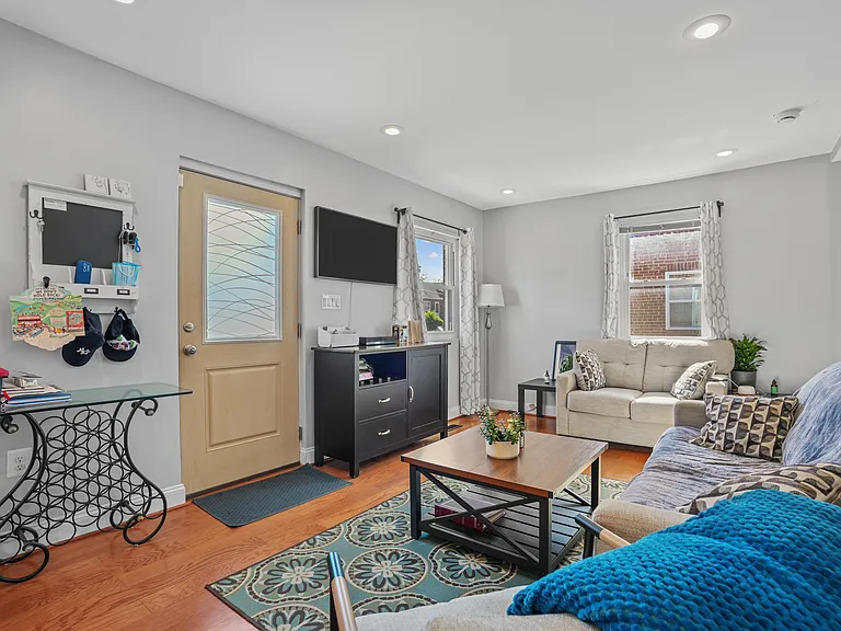 310 Maryland Ave — Photo 6