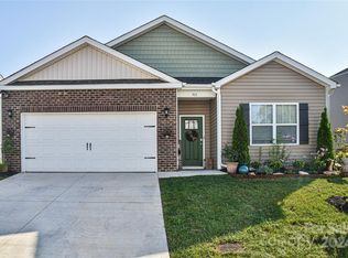 915 Newport Ct, Asheville, NC 28806