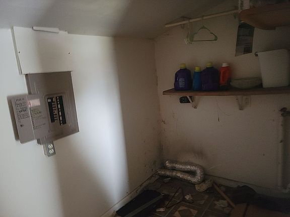 5th image of 420 N Town Ave